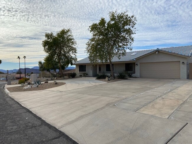 Building Photo - WINTER RENTAL Oct-April 2024-2025