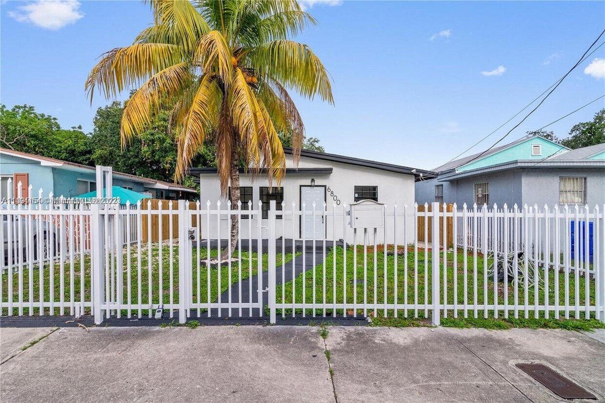 6800 NW 5th Pl Unit A, Miami, FL 33150 Room for Rent in Miami, FL