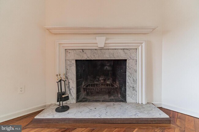 Building Photo - 25 N Buck Ln