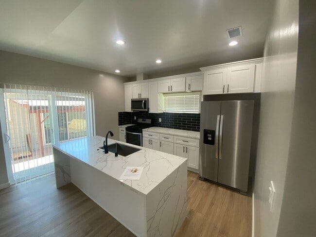 Foto del edificio - NEW 4BD/2BA on Montezuma!