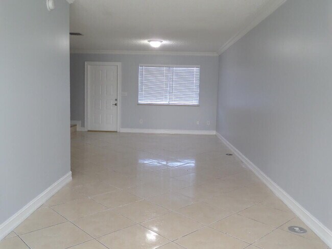 Building Photo - 2503 Seaside Dr