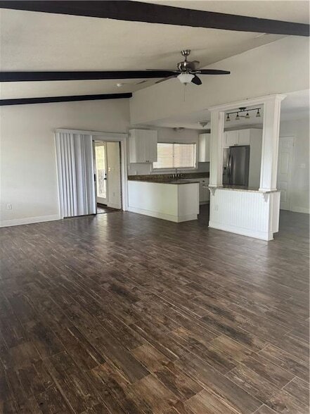 Building Photo - 306 Clover Dr
