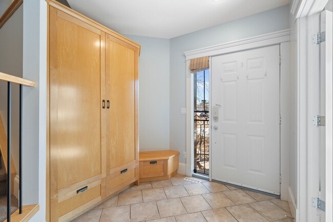 Building Photo - 204-226 26 Ave NW