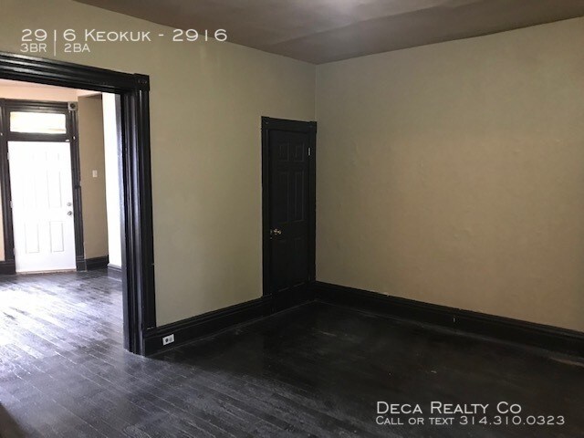 Building Photo - 3 Bedroom Apartment