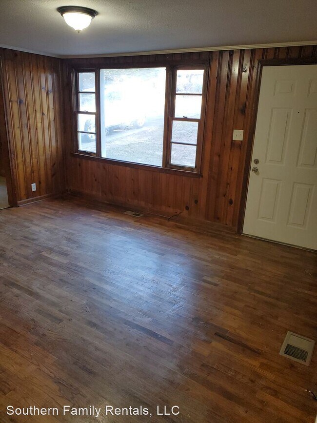 Building Photo - 3 br, 1 bath House - 507 Poplar St.