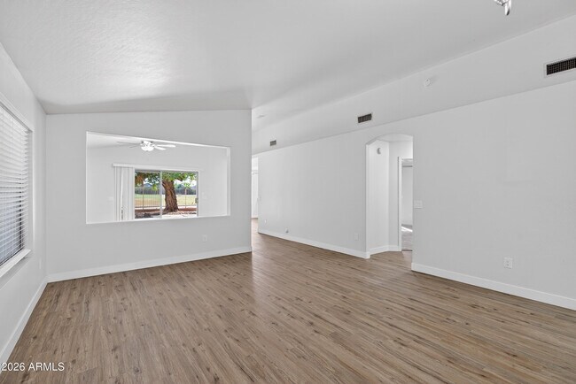 Building Photo - 1365 E Betsy Ln