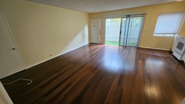 Photo - 2130 Beachwood Dr Apartment