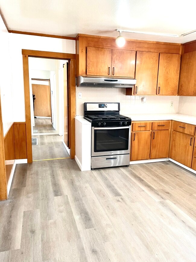 Building Photo - 6815 Moeser Ln