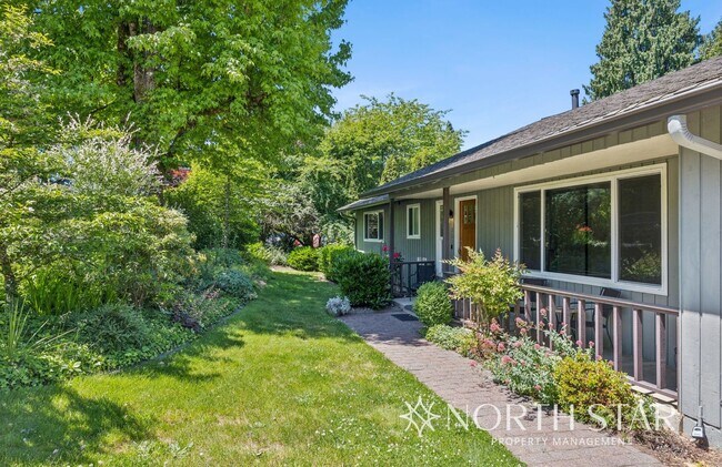 Building Photo - Beautiful Lake Oswego Ranch Home in Red Fo...