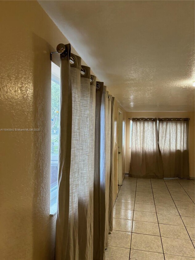 Foto del edificio - 6570 W 5th Pl
