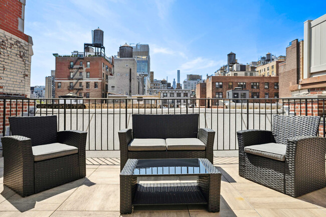 Building Photo - 125 E 83rd St