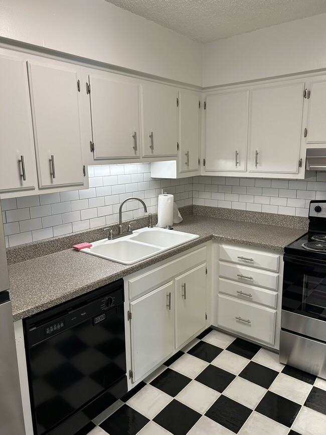 Foto del edificio - 515 Basswood Ave