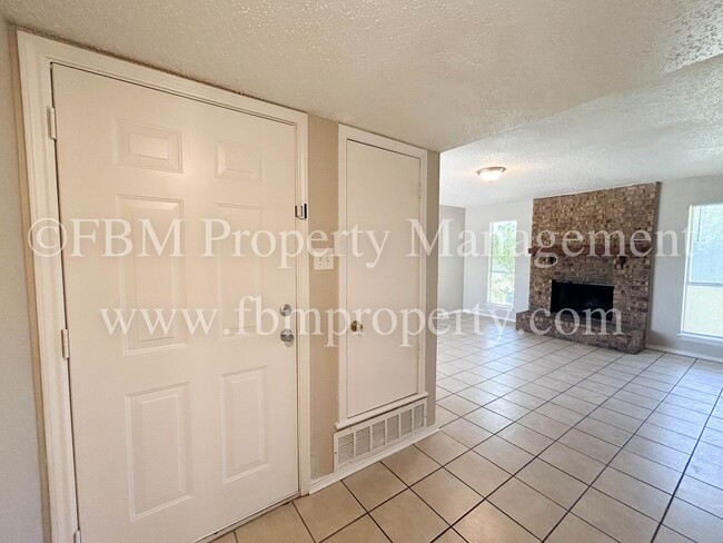 Foto del edificio - 1401 Old Bardwell Rd