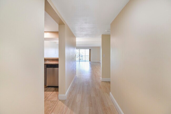 Building Photo - 10120 Boca Entrada Blvd