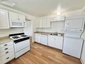 Building Photo - 6083 Severin Dr