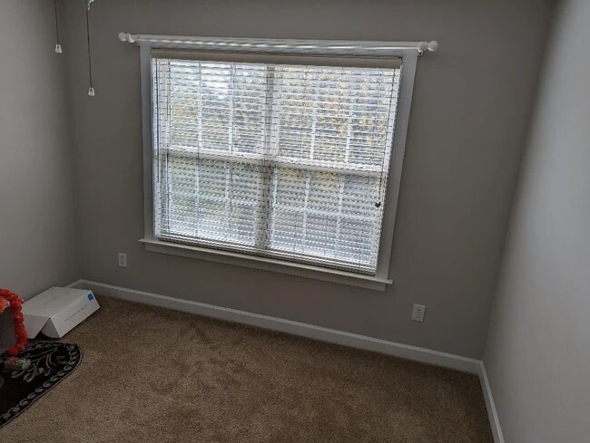 Building Photo - 9559 Numenore Dr