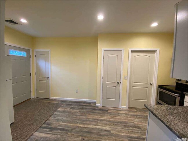 Building Photo - 4 White Birch Dr