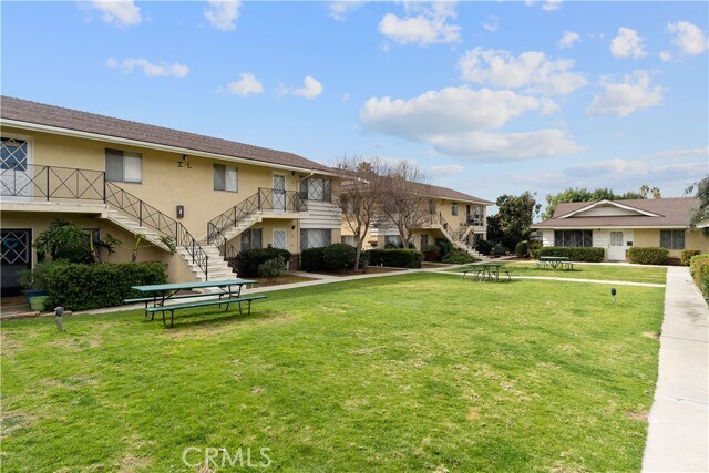 Foto del edificio - 534 Roosevelt Rd