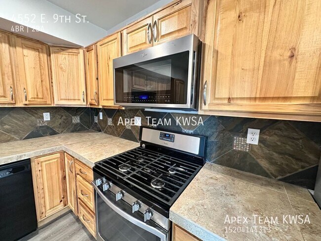 Building Photo - 4552 E 9th St