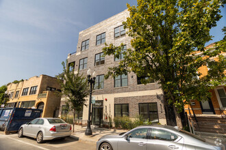 Building Photo - 2042 W Irving Park Rd