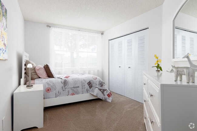 2BR, 2BA - 935SF - Madalyn Landing