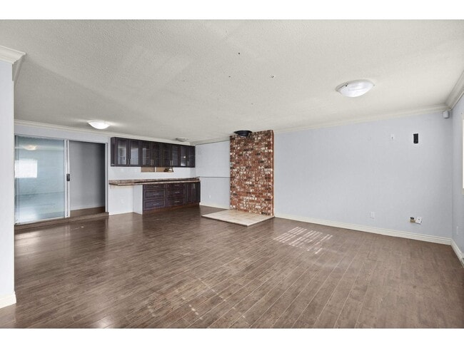 Building Photo - 18781-18774 74 Ave