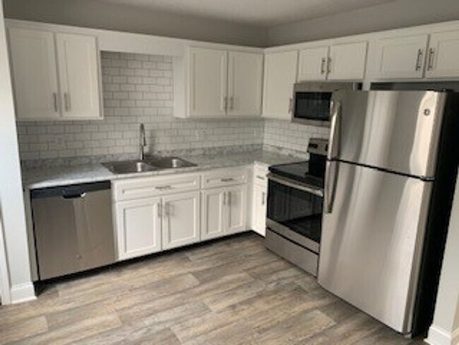 Foto del edificio - 826 Hidden Spring Drive