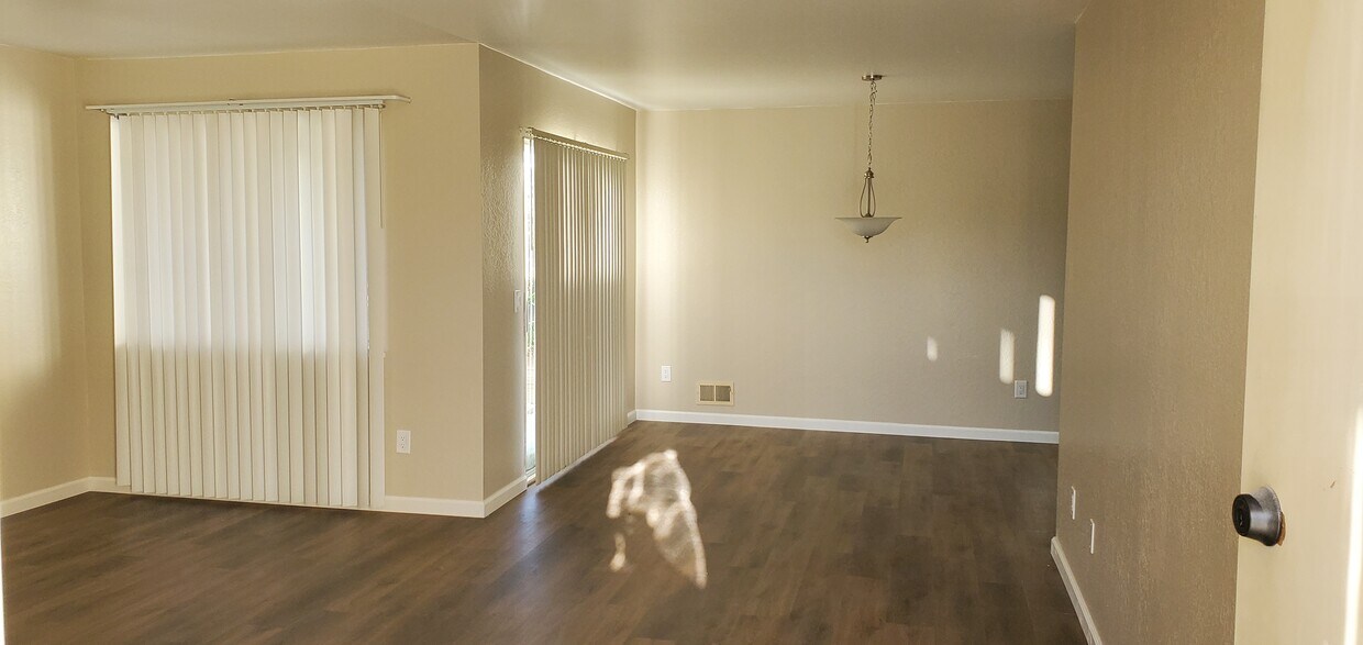 Foto del edificio - 486 Spruce Cir