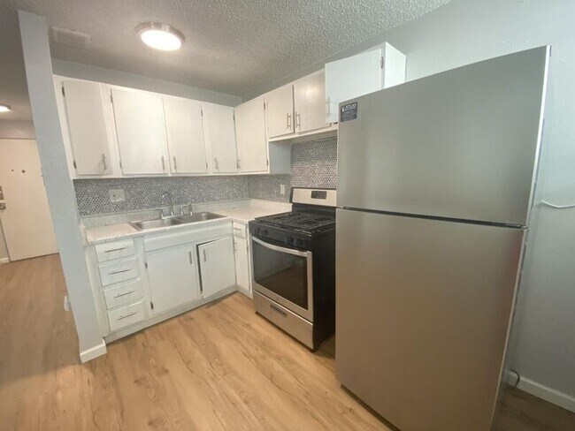 Foto del edificio - 1400 N Moline St