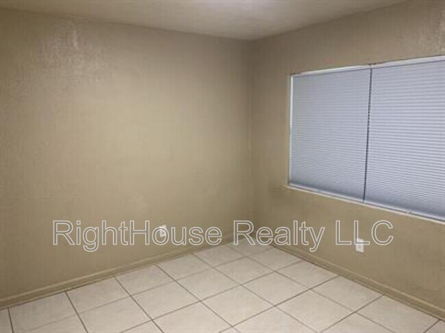 Building Photo - 1220 Morin St
