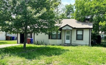 Building Photo - 309 S Bell St