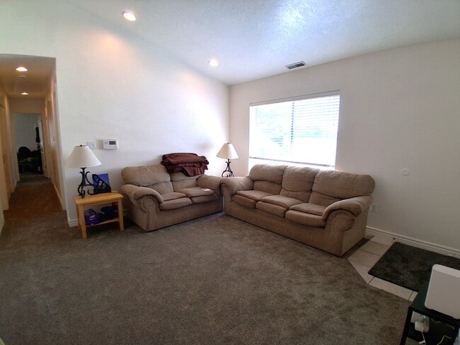 Building Photo - 1547 N 550 W