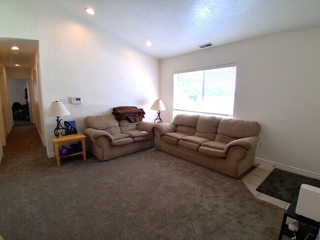 Foto del edificio - 1547 N 550 W