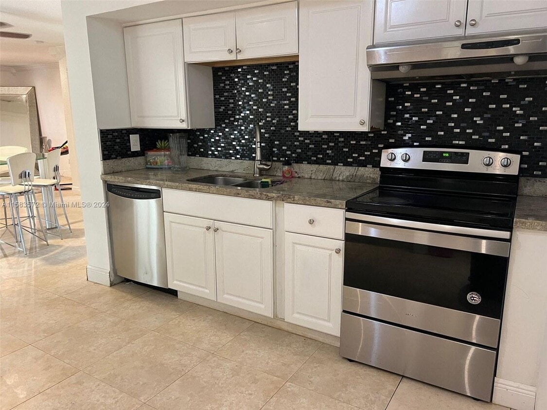 Foto principal - 1695 N Bluebird Lane 0, Homestead, FL 33035