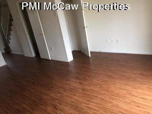 Building Photo - AFFORDABLE  BEAUTIFUL TOWN HOME IN DALLAS