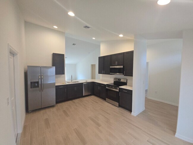 Foto del edificio - 4 bed 2 bath new construction home