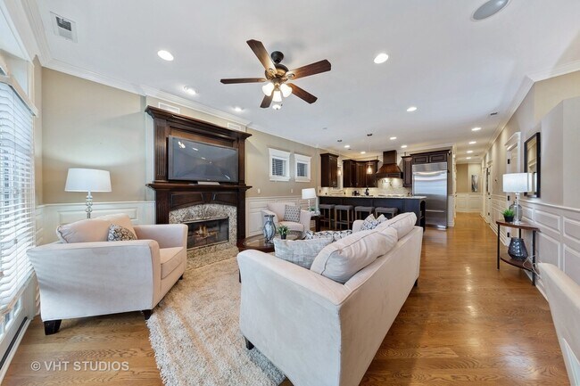 Living Room - 3247 N Clifton Ave