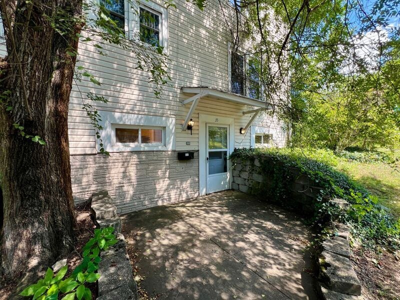 Primary Photo - 35 Herron Ave