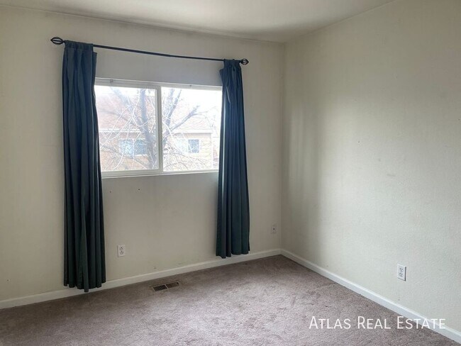 Foto del edificio - 843 Mockingbird St