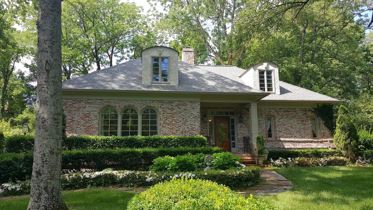 Foto principal - Belle Meade Property Available!