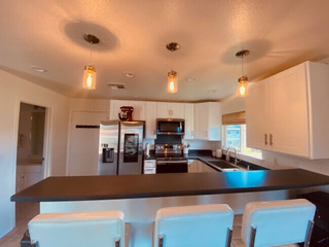Building Photo - 3BR/2.5BA/2Car garage in gated Seascape at Makakilo with breathtaking panoramic ocean and sunset ...