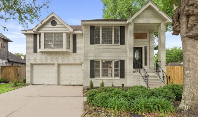 Building Photo - Beautiful just remodeled from top to botto...
