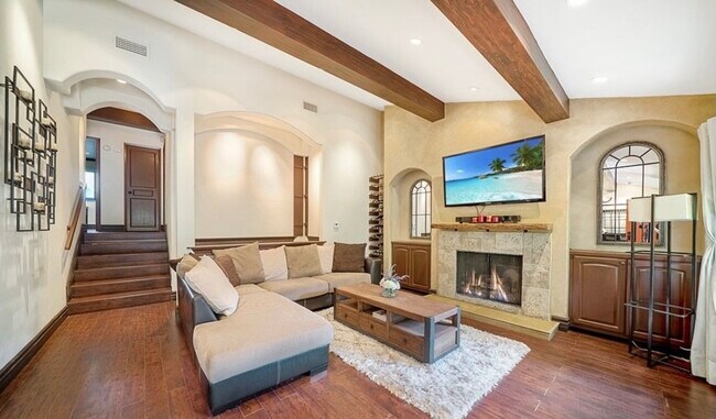 Building Photo - 1397 Palisades Dr