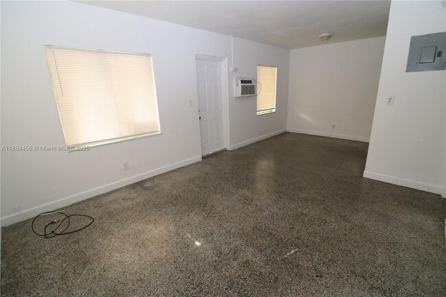 Building Photo - 1139 NE 10th Ave