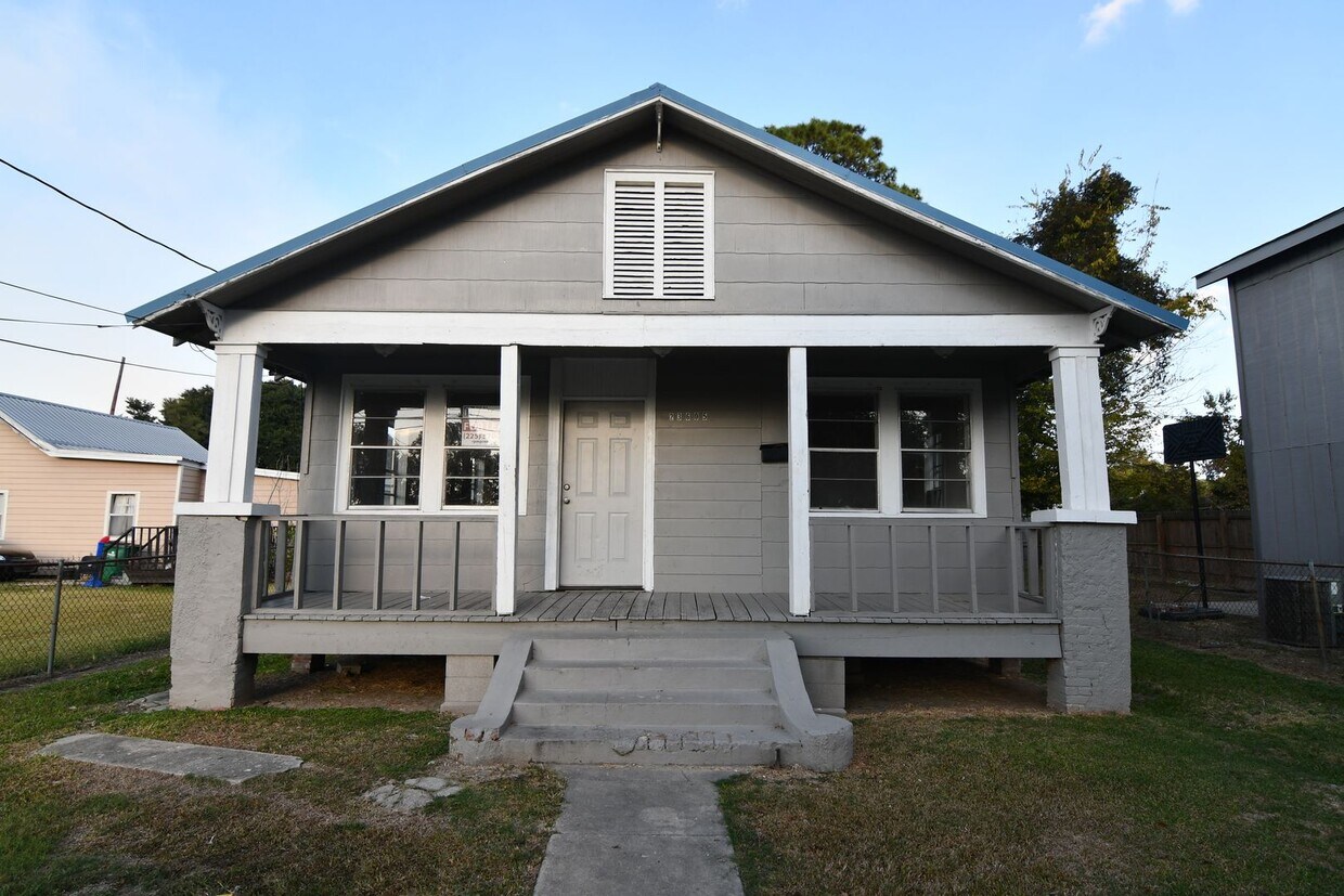 Primary Photo - 3-bedroom, 1-bathroom home located in Plaq...