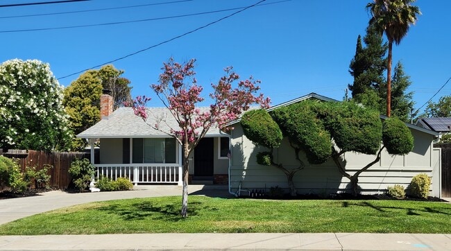 Building Photo - 3960 Dartmouth Way