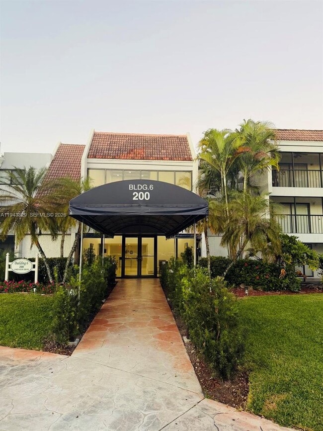 Foto del edificio - 200 Lakeview Dr