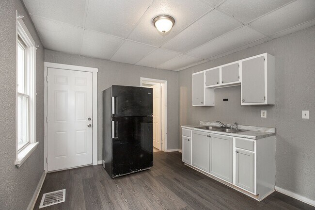 Foto del edificio - 4 BED 1 BATH SINGLE FAMILY HOME IN CLEVELAND!