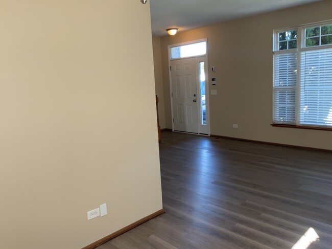 Building Photo - 850 Chelsea Ct