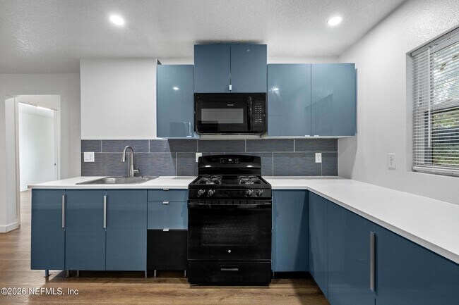 Foto del edificio - 231 E 16th St
